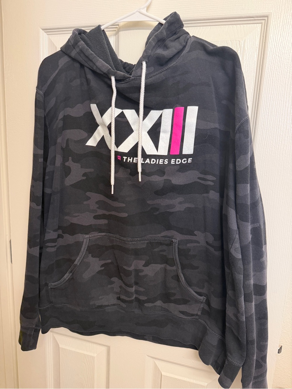 TLE The Ladies Edge Women's Black and Gray Camo Pullover Hoodie
